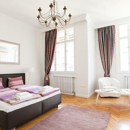 Chic & Charm Apartment Budapest Luaran gambar