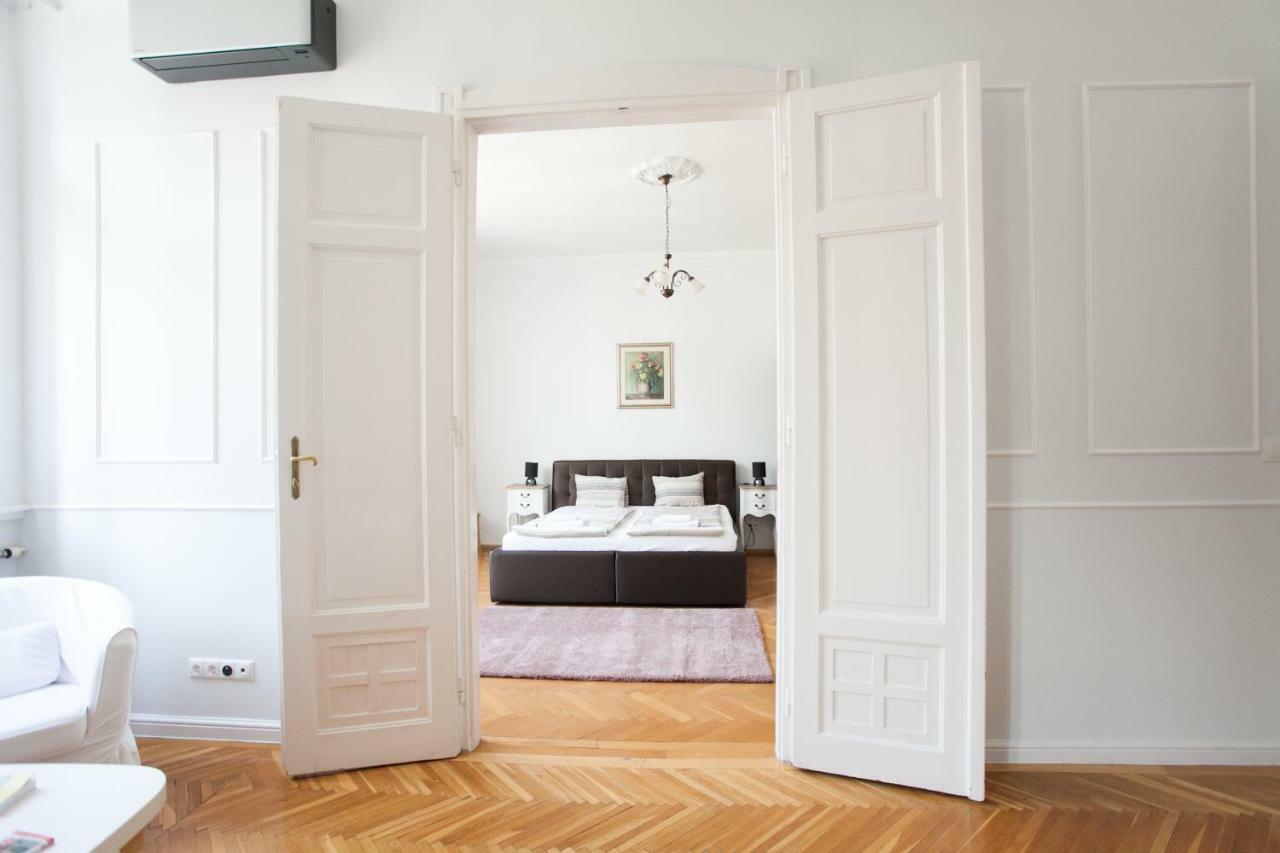 Chic & Charm Apartment Budapest Luaran gambar