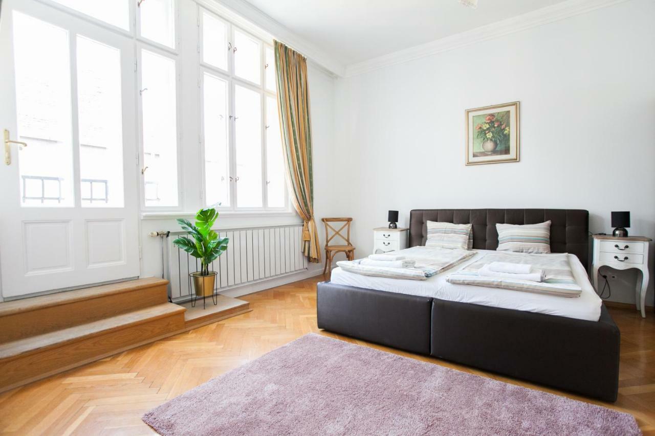 Chic & Charm Apartment Budapest Luaran gambar