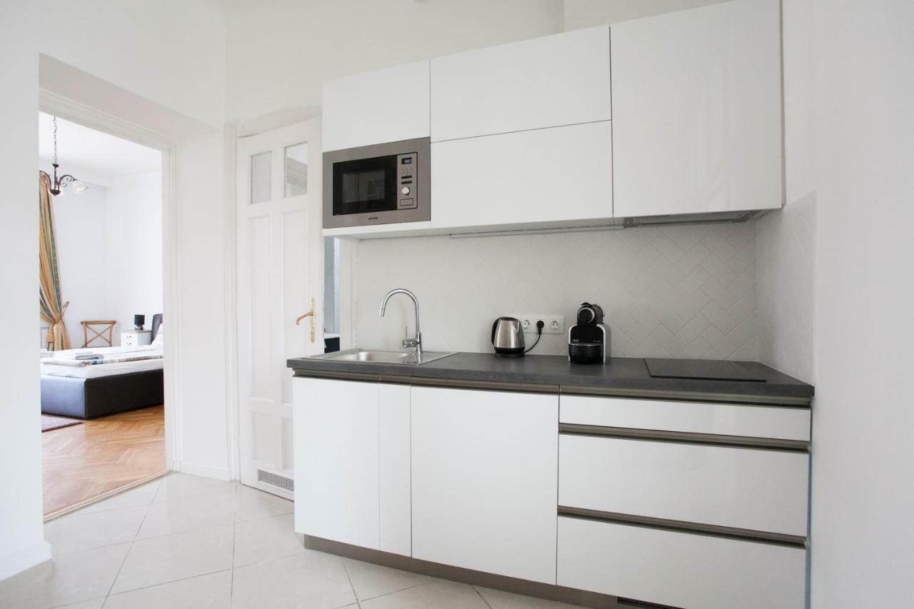 Chic & Charm Apartment Budapest Luaran gambar