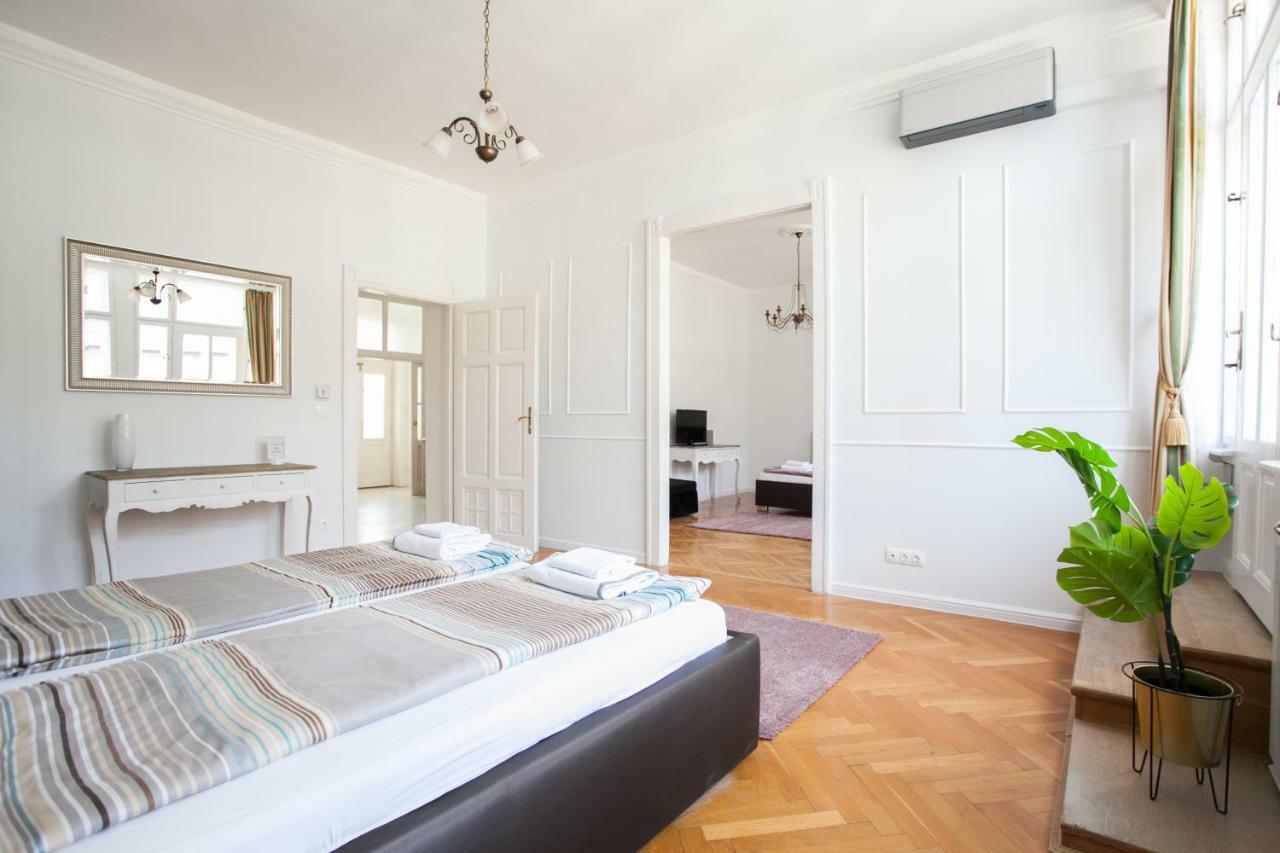 Chic & Charm Apartment Budapest Luaran gambar