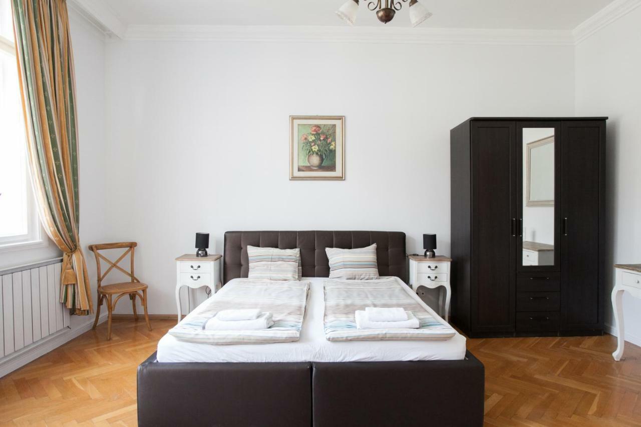 Chic & Charm Apartment Budapest Luaran gambar