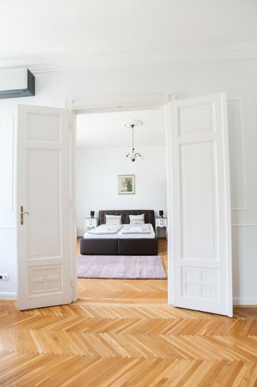 Chic & Charm Apartment Budapest Luaran gambar